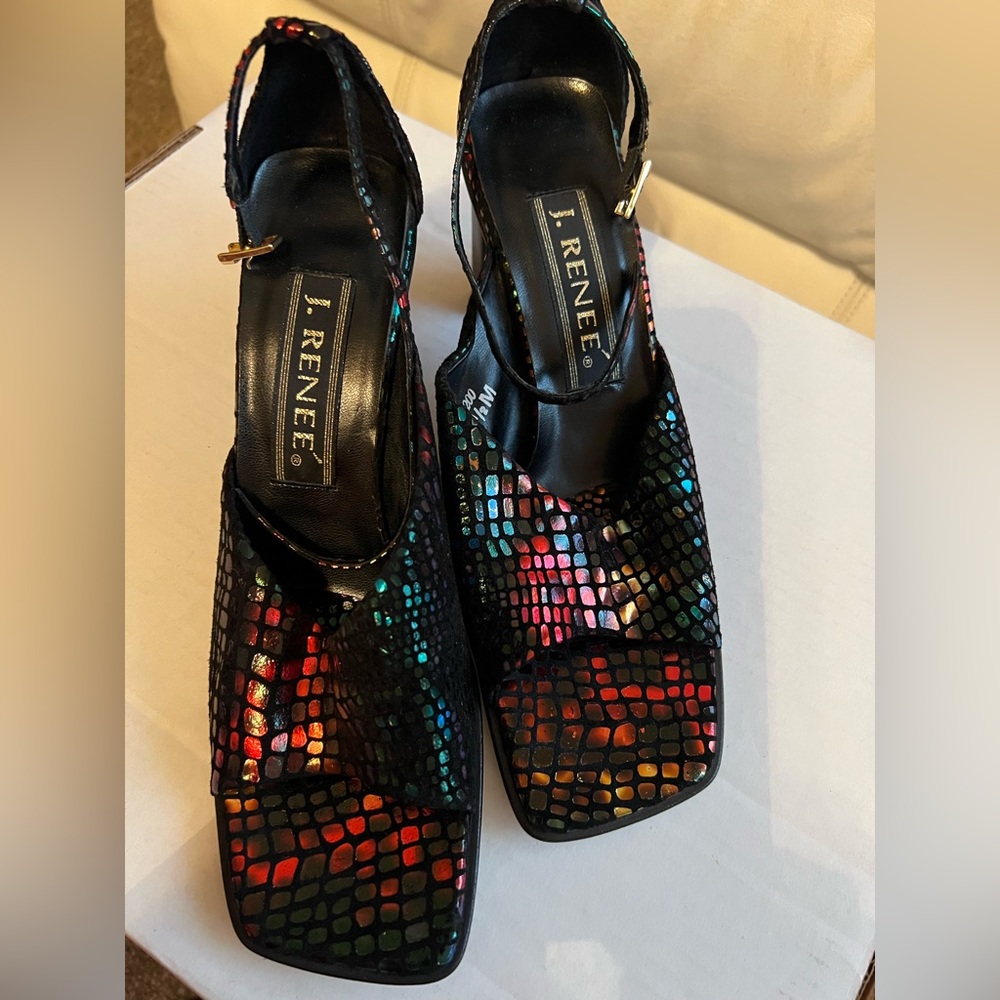 J. Renee open toed multicolored shoe. Size 7 1/2.